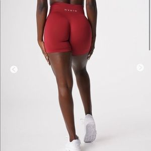 Carmine solid seamless NVGTN shorts